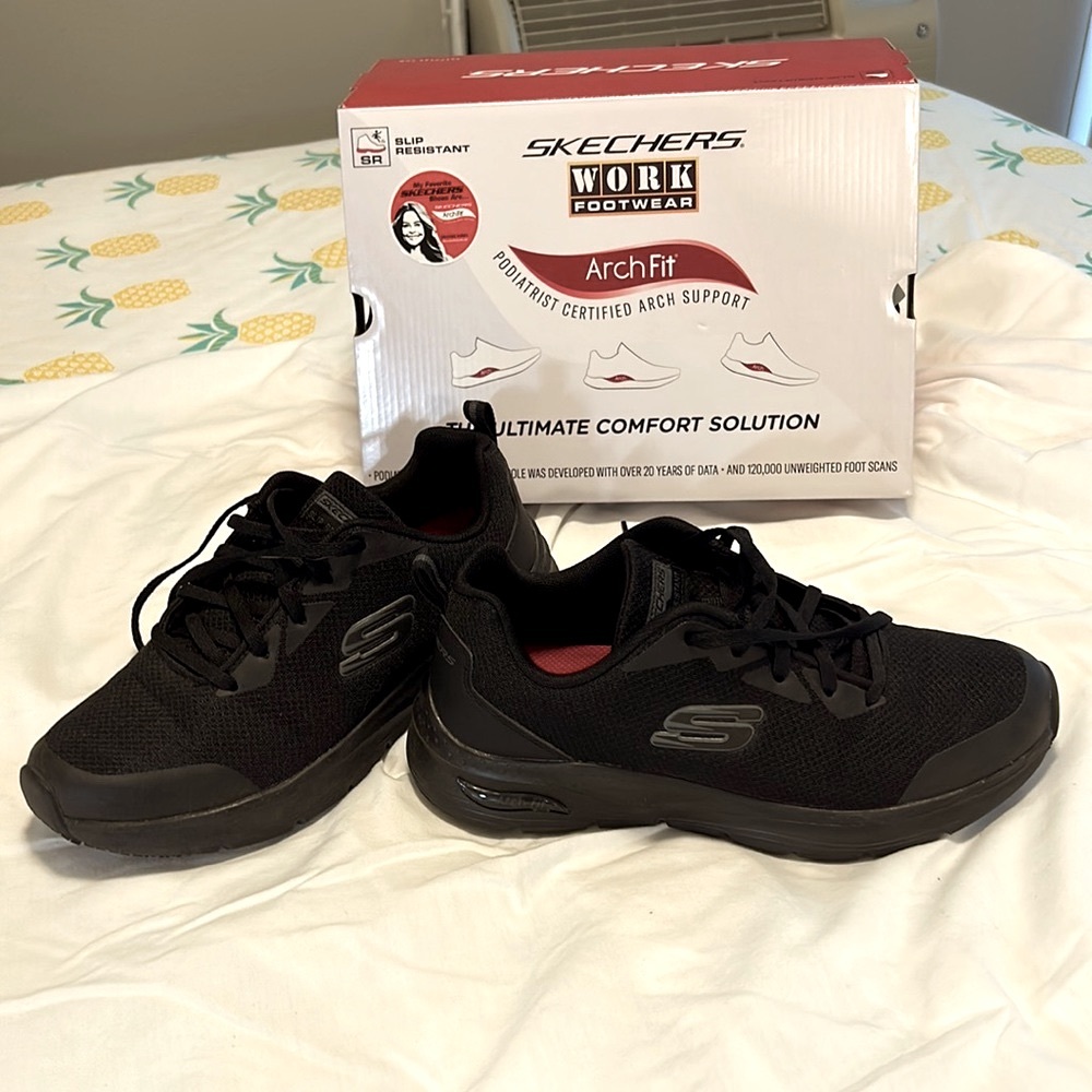 Skechers Black Arch Fit Sneakers